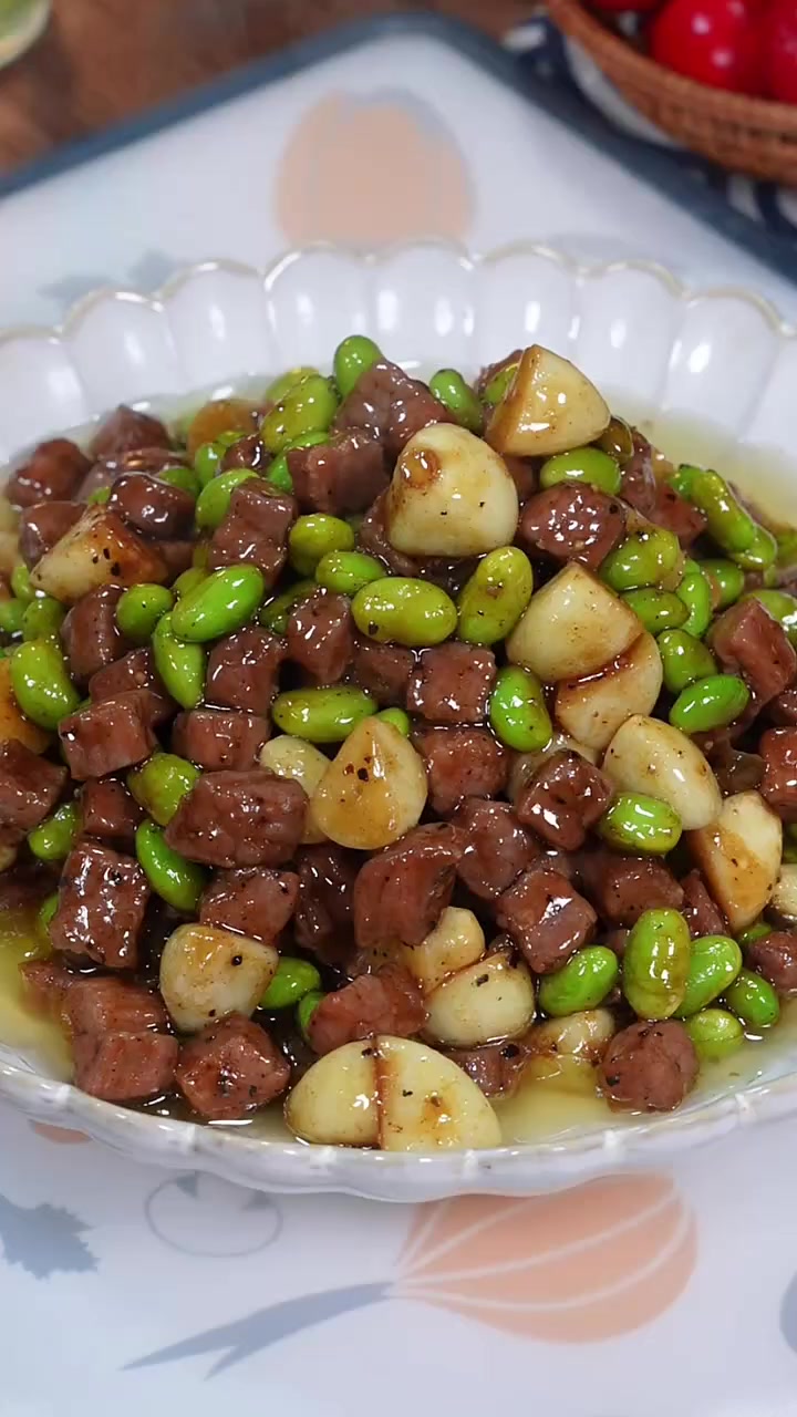 春天孩子爱吃的牛肉炒毛豆,焦香鲜嫩多汁