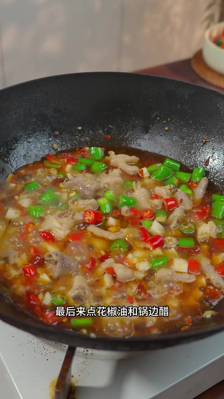 买回家的鸡脚,试试这道艾叶鸡脚,鲜辣入味超好吃