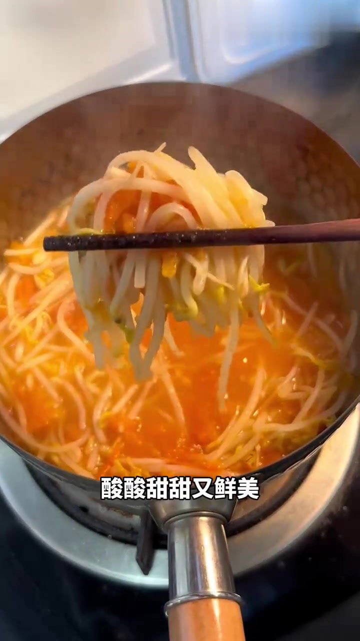 低卡低脂的番茄豆芽汤,减脂期姐妹一定要试试,当做晚餐低卡又饱腹