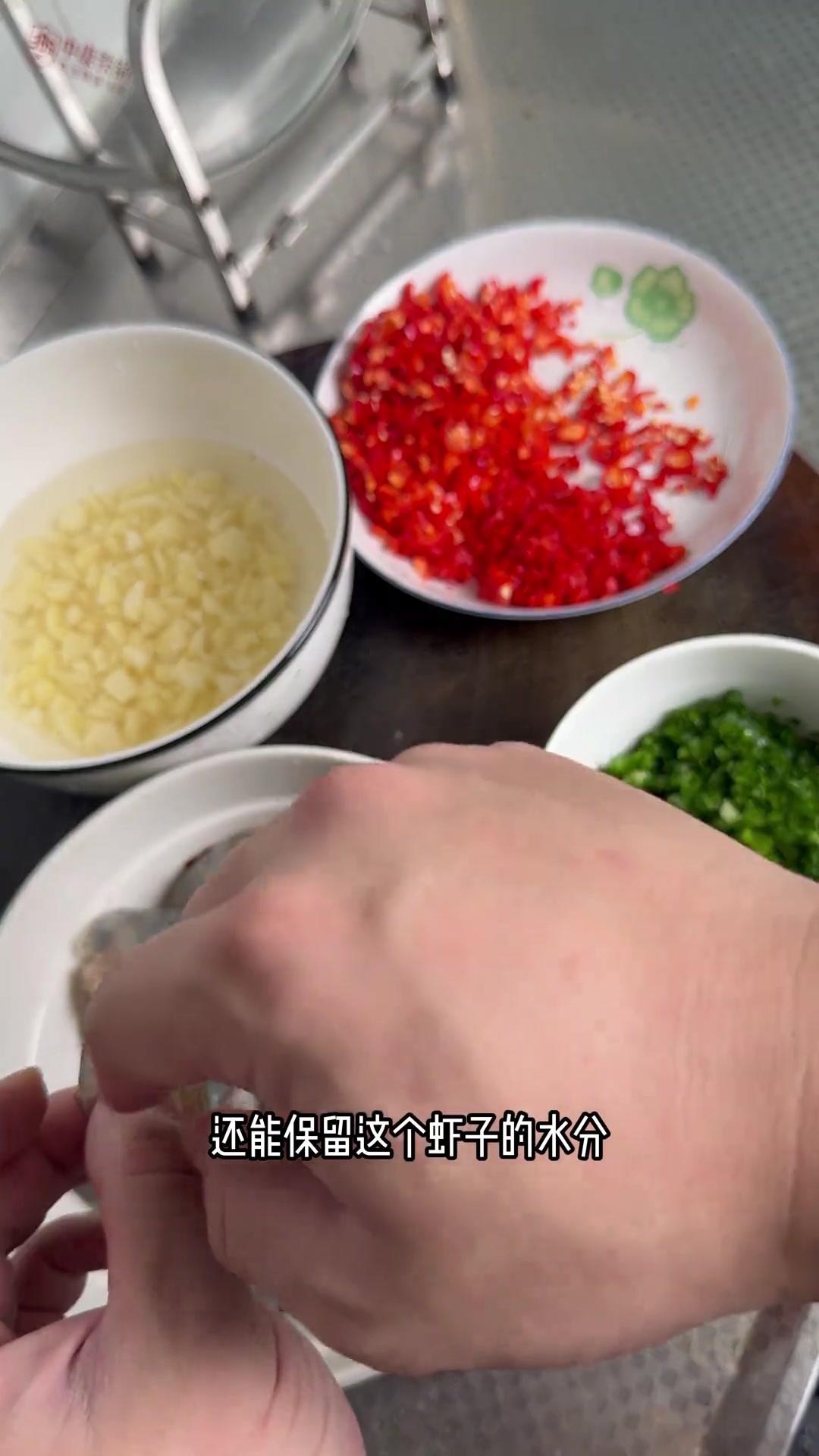 蒜蓉辣椒大明虾进阶做法,虾肉满蒜香不油快码住