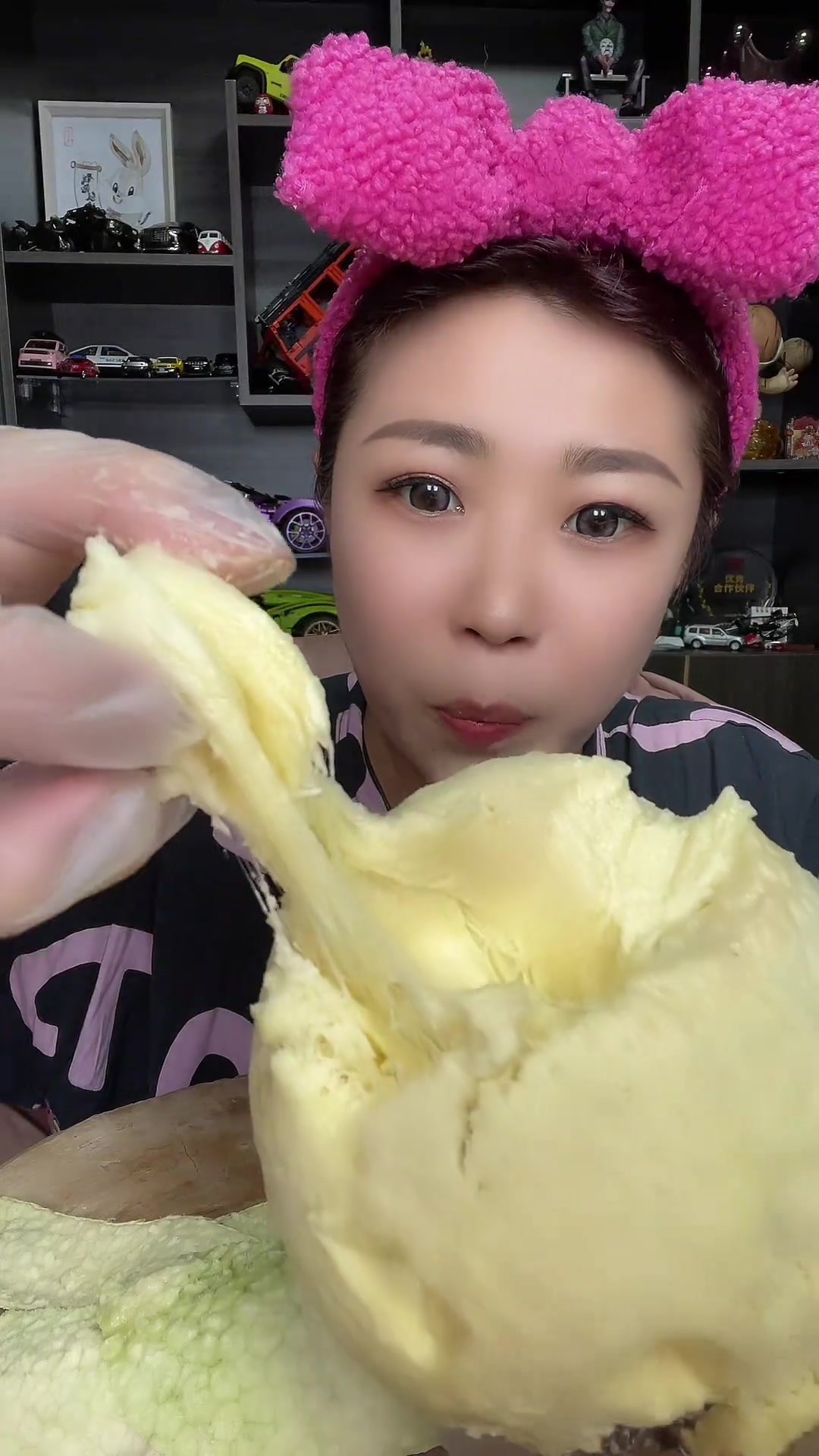 买了半个月的面包果终于软了,口感像蛋糕还拉丝!