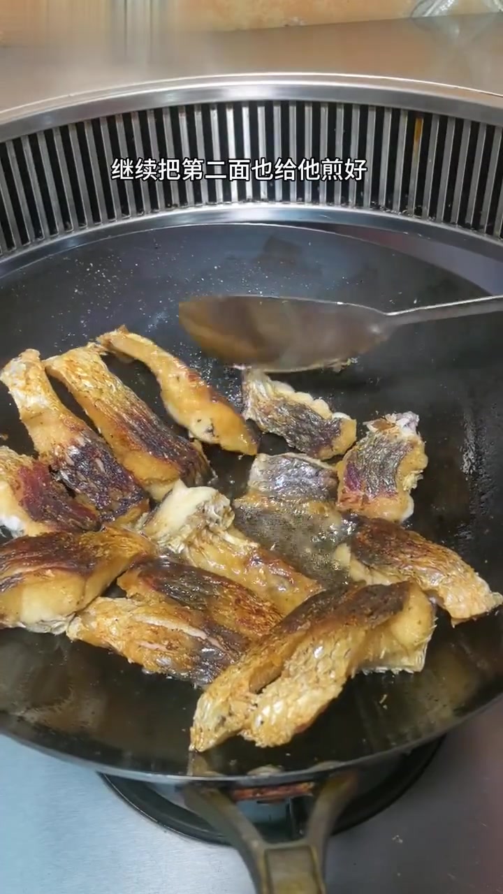香辣干锅鱼块好吃的呢!