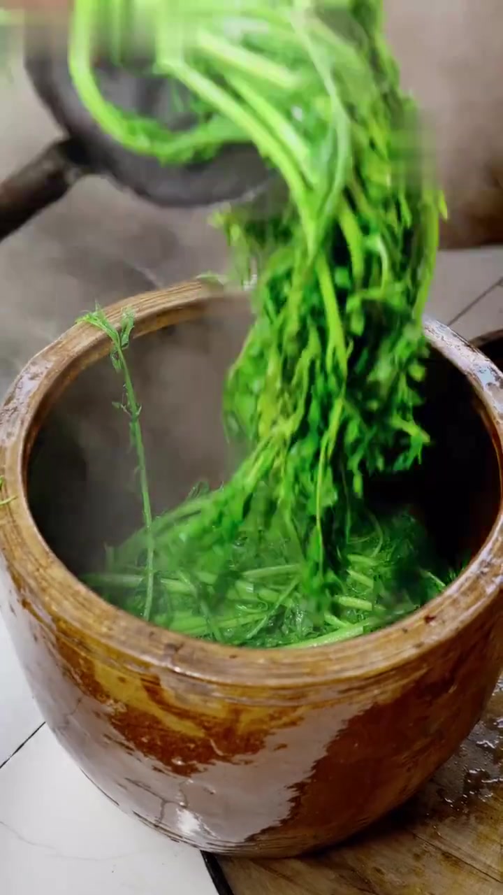 湘西腊肉炖排菜酸,好逮!