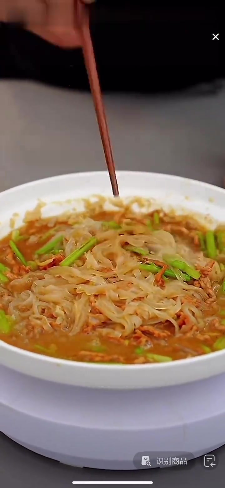 最能代表长垣美食的一个菜就是(肉丝带底),来长垣一定要尝尝,要不然太遗憾了