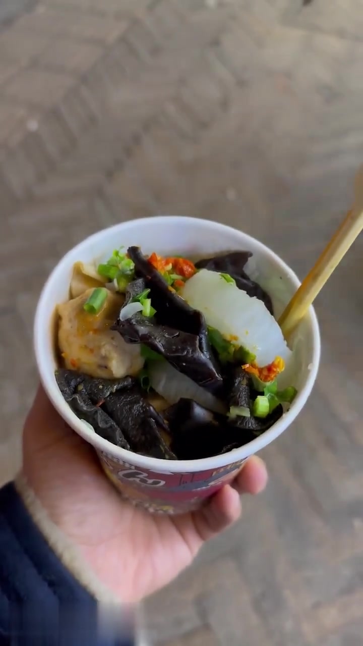 我好饿之勇“闯民安华福夜市”,关东煮里面最好吃的应该是福袋吧!