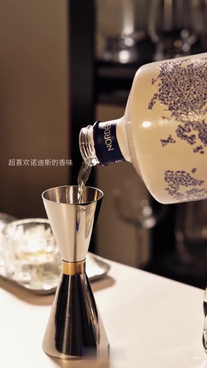 越冷越想喝冰的,来杯金汤力吧～