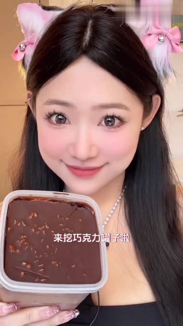 米粒-草莓千层蛋糕+脆皮生巧,千层蛋糕