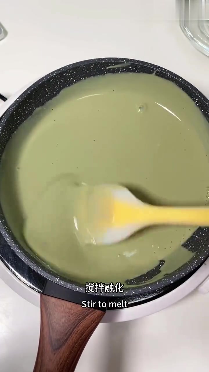 免烤箱!豆腐做的抹茶豆乳慕斯蛋糕