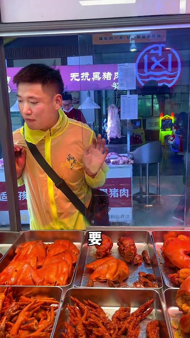 花五千摆卤味摊,靠卤味翻了身,现在又开了2家卤味店。我是怎么做到的?今天老刘就带你看看我的