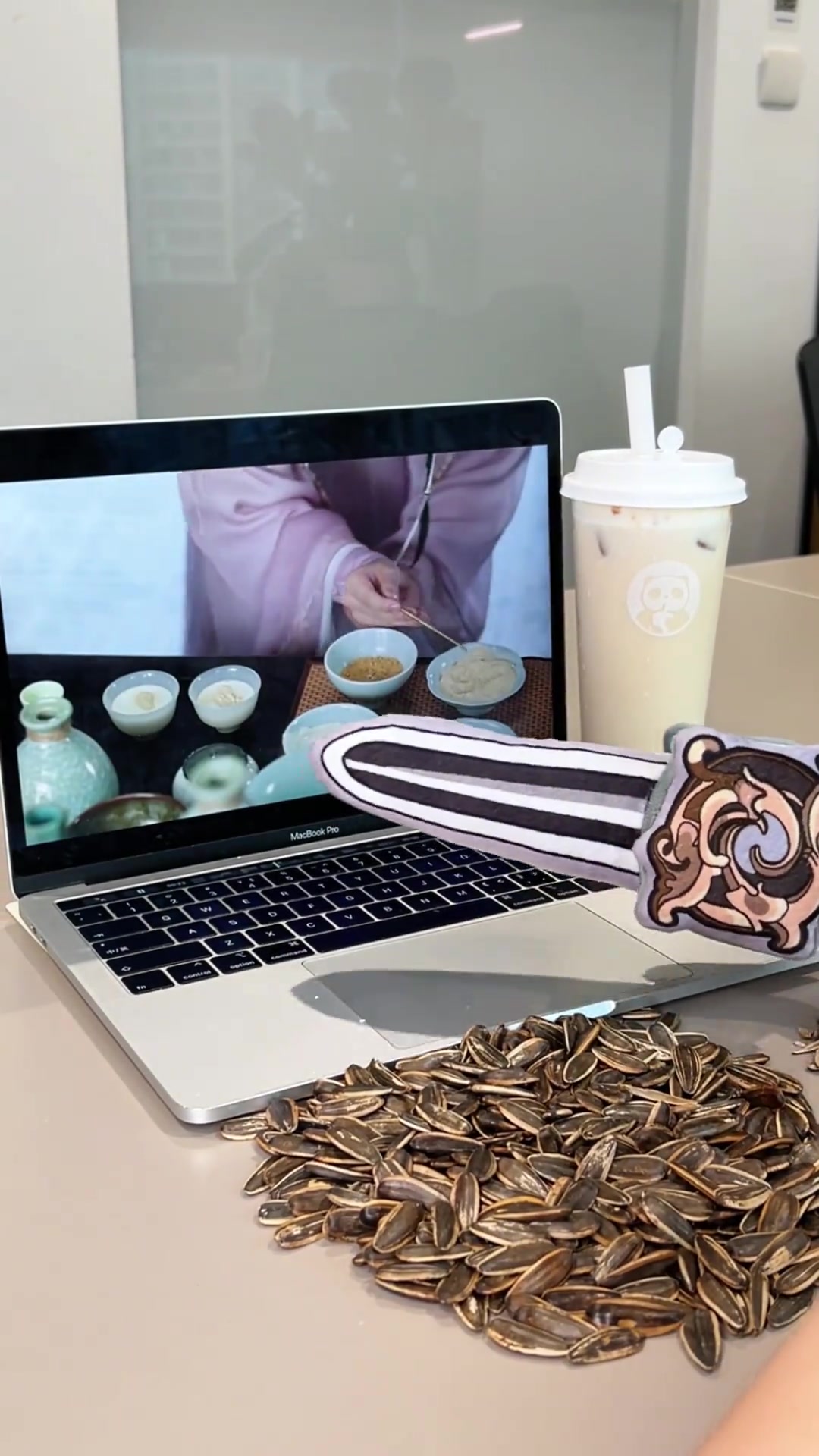 赴山海开播啦!瓜子奶茶下饭剧,根本不够看啊!豆乳玉麒麟点上,沉浸代入感直接拉满!