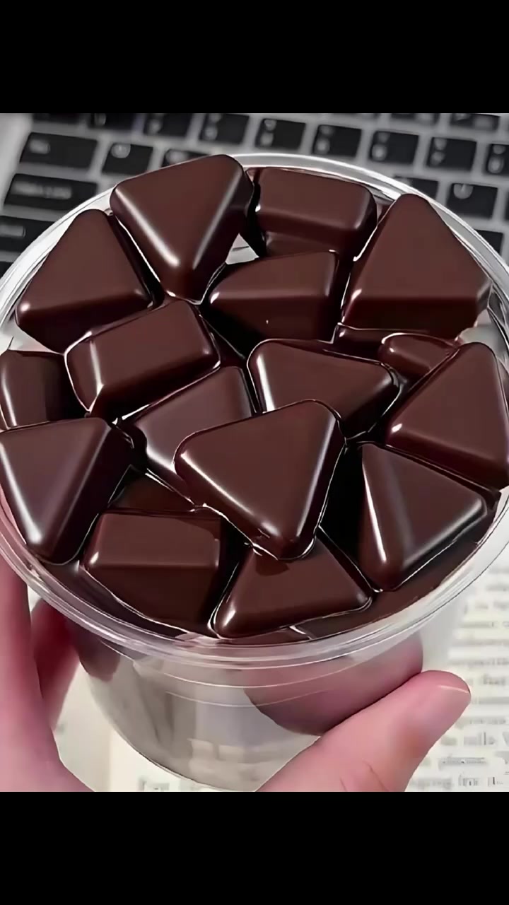 搅一搅就能成的巧克力甜品做法，好吃到不行！