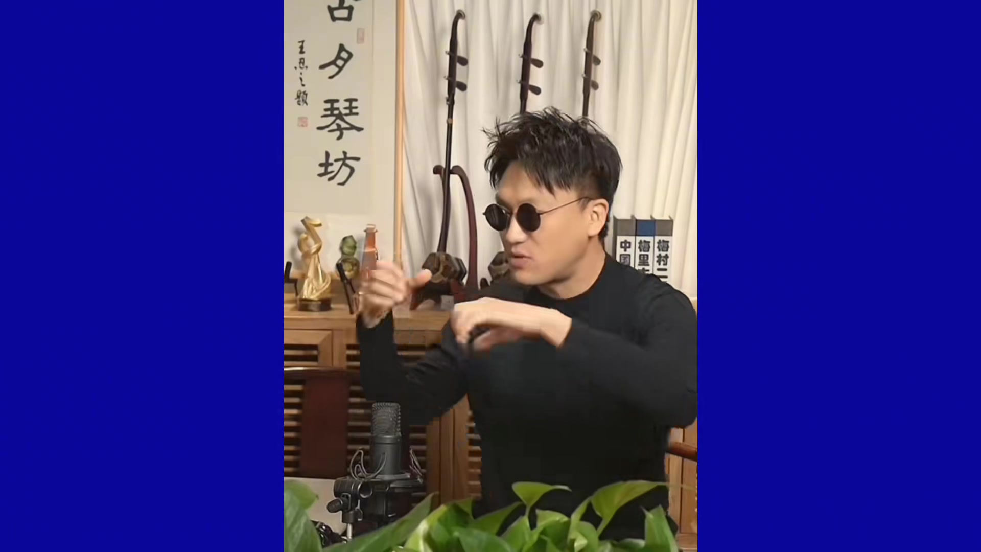二饼聊怎么和小甜鱼认识的,结果被小甜鱼拿弓子啪啪抽,笑死了