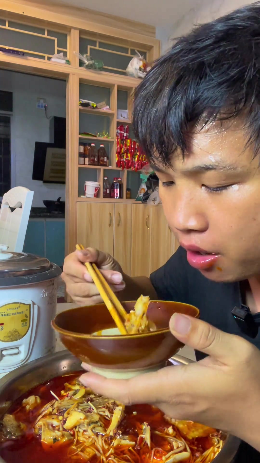 今天很高兴吃火锅鱼,越吃越香美味