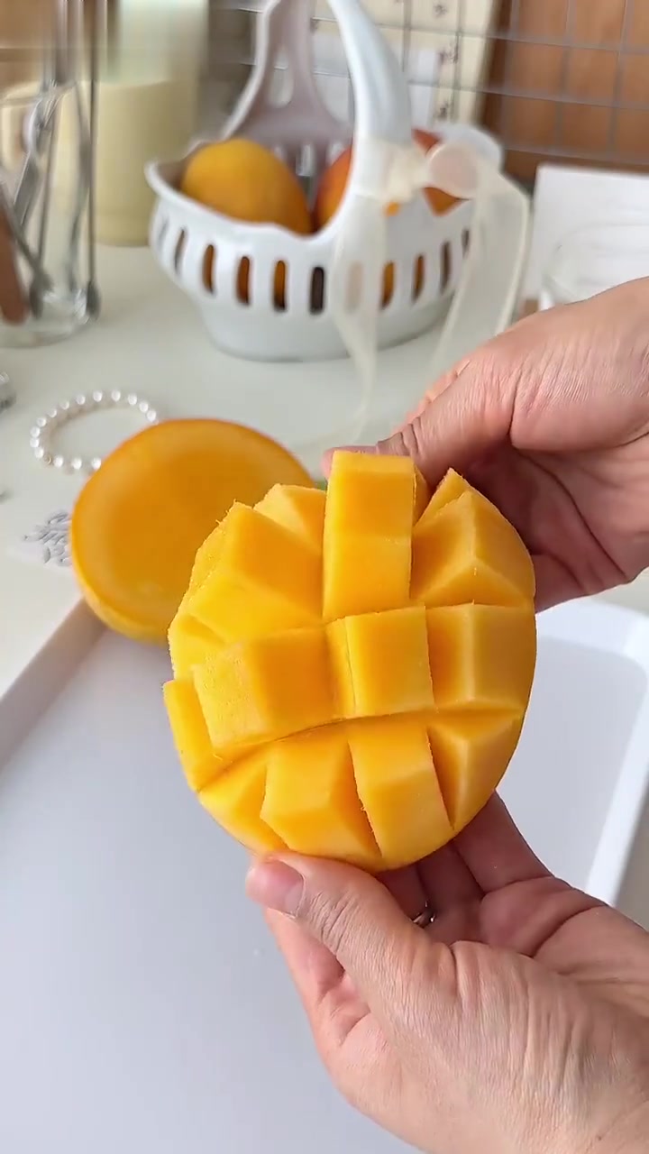 简简单单的芒果慕斯冰冰凉凉巨好吃