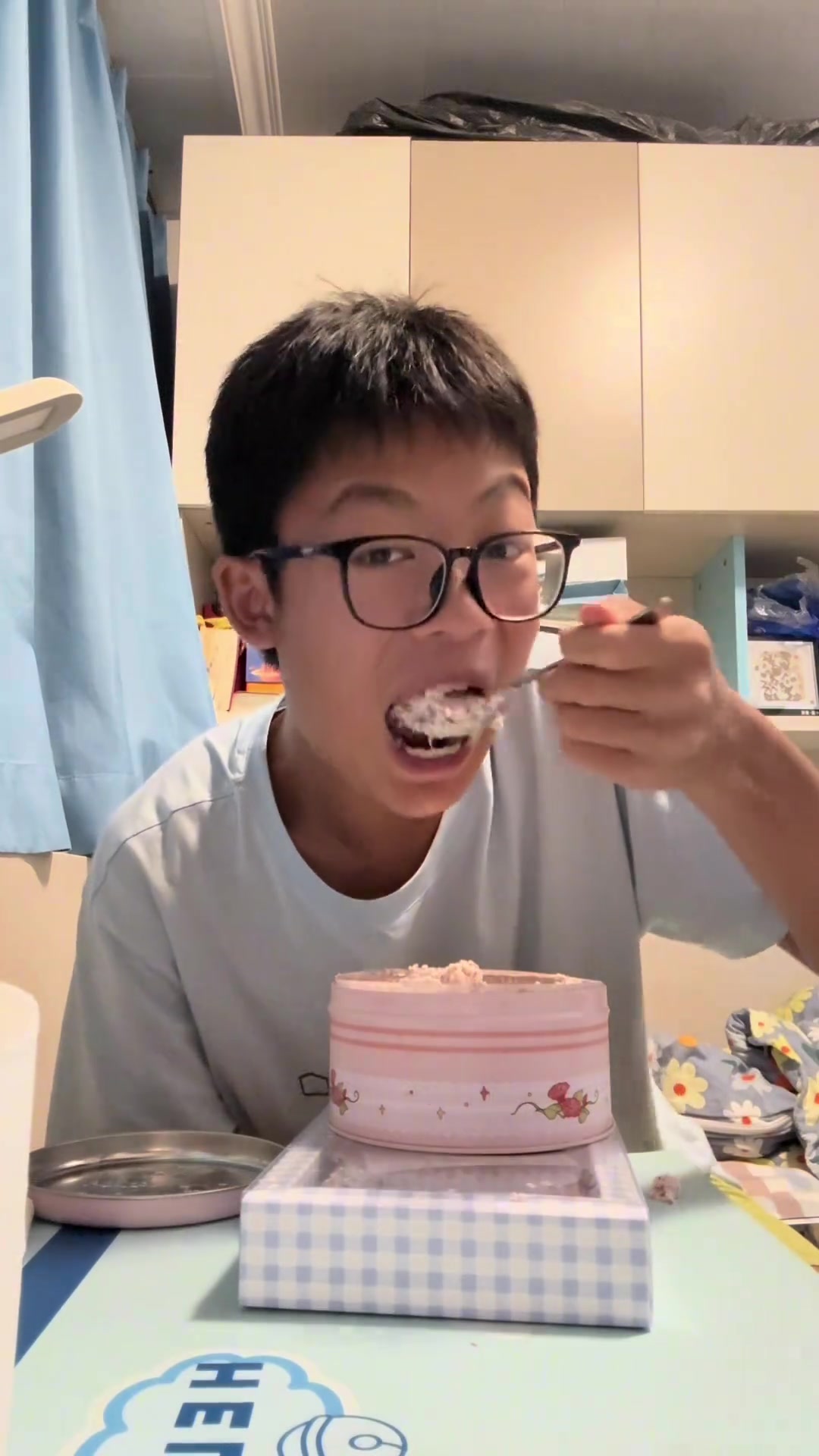 高颜值盒子蛋糕和马卡龙开箱,超好吃!