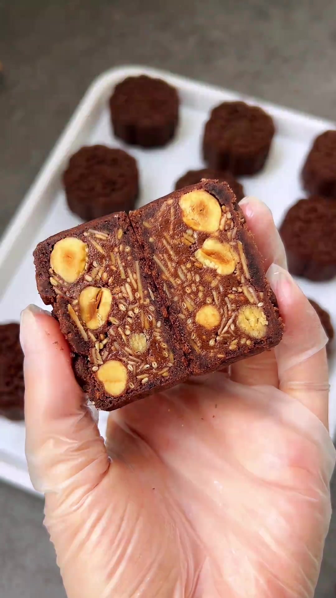 巧克力控别错过！巧克力榛子脆皮月饼，坚果香超满足