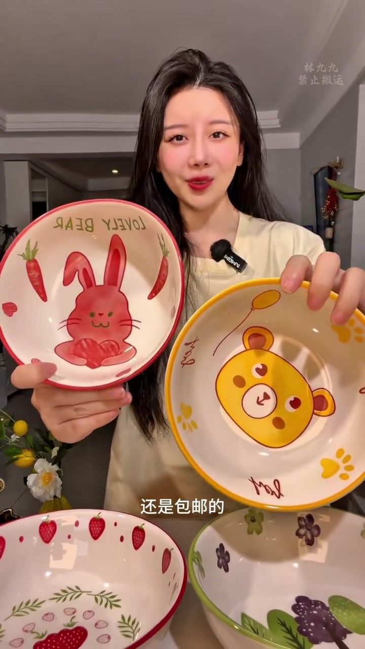 发现了一款超可爱的盘子,卡通图案的巨巨巨好看,还是釉下彩的,不会掉色褪色,关键这个价到手四