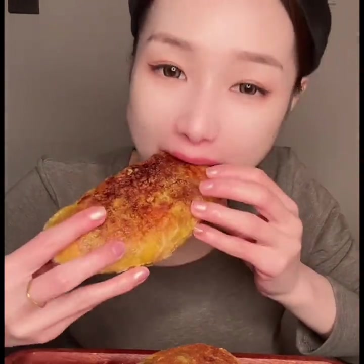 金黄酥脆的大黄米手抓饼,一口咬下去超满足