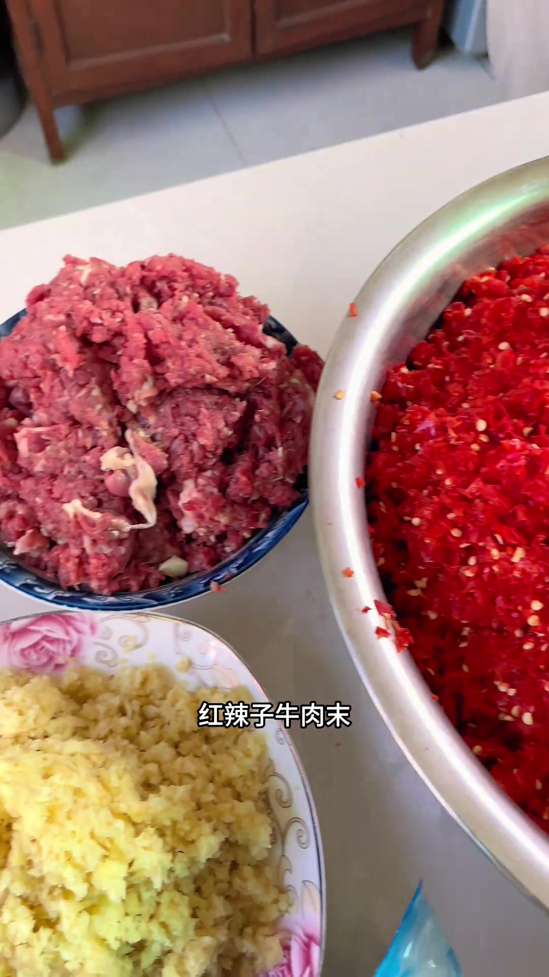 牛肉辣椒酱配料:鲜红辣椒、牛肉、多种调料