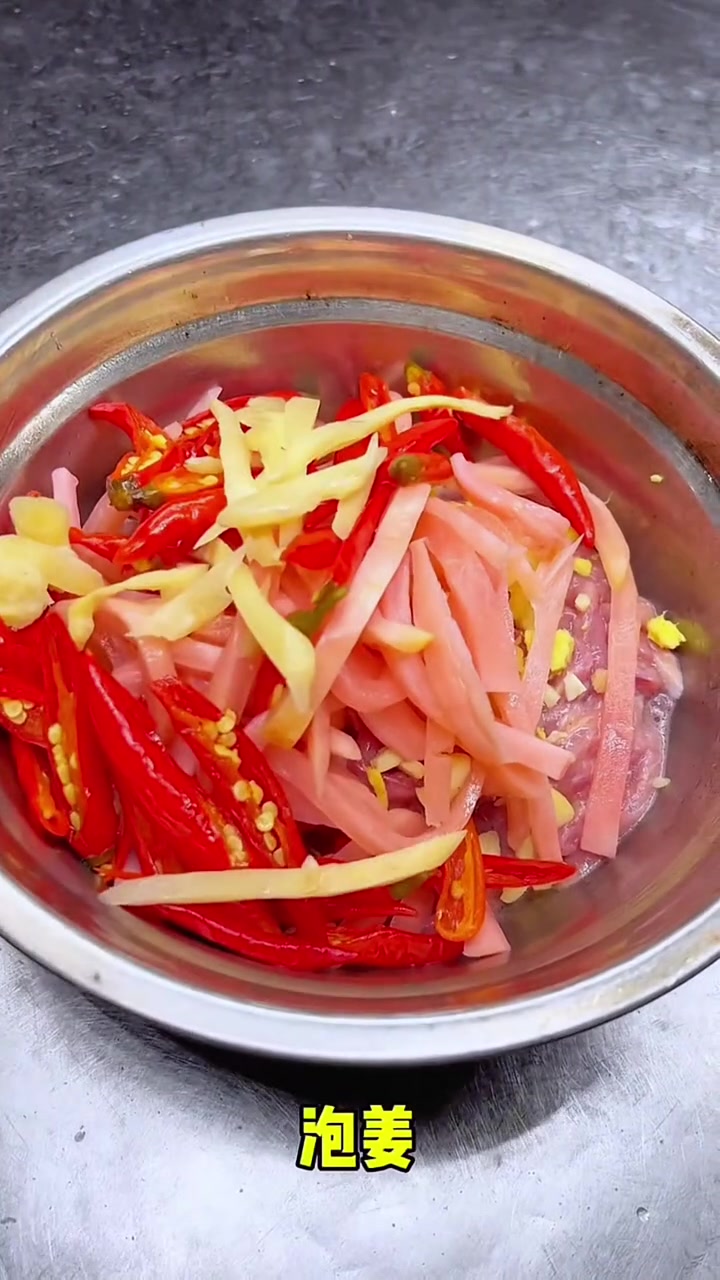 酸萝卜炒牛肉丝:一锅成菜
