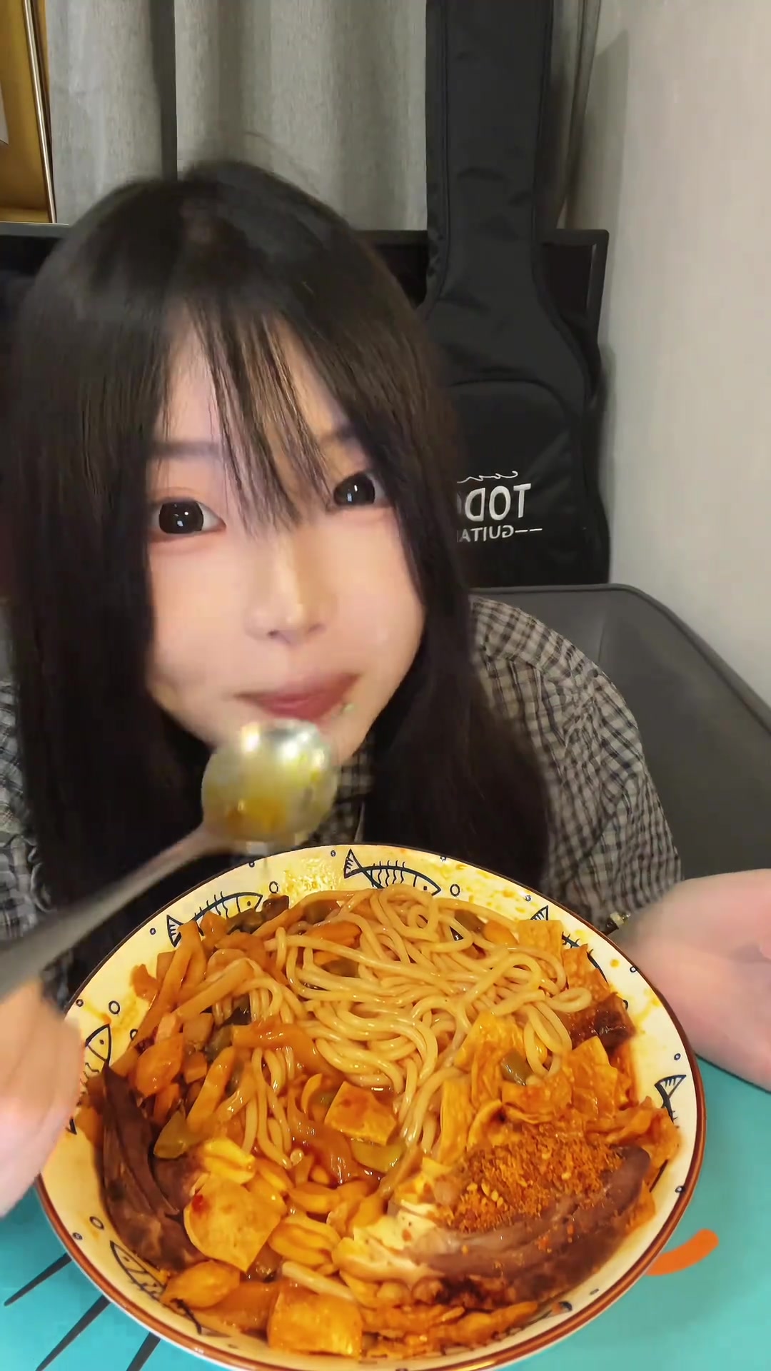 辣飞走了,摇身变成辣妹子了,不好意思