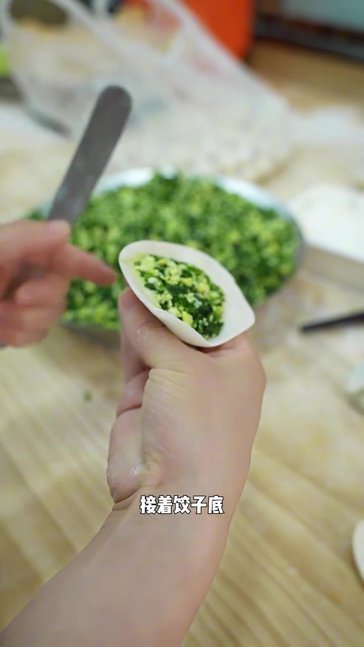 包饺子还在一下一下捏褶吗