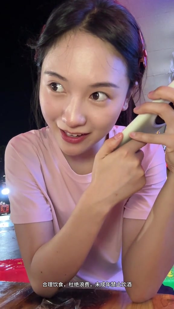 弟弟长大的好处就是可以一起喝酒，得到一致好评的一瓶酒 川小渔 姐弟日常 下班喝酒 酒搭子 