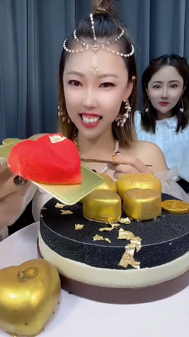 红色爱心慕斯蛋糕谁不爱啊
