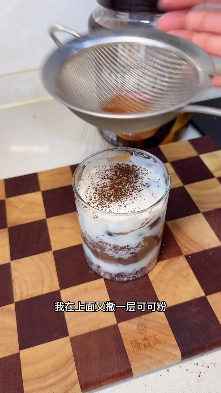 可可味隔夜燕麦的制作方法,低卡低脂的隔夜燕麦杯搭配可可粉酸奶口感丰富、饱腹感强、制作简单、