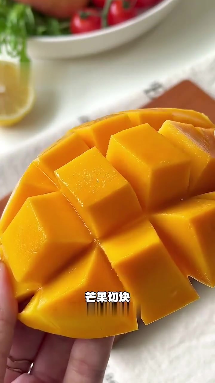 三文鱼藜麦芒果沙拉清爽酸甜真的巨好吃