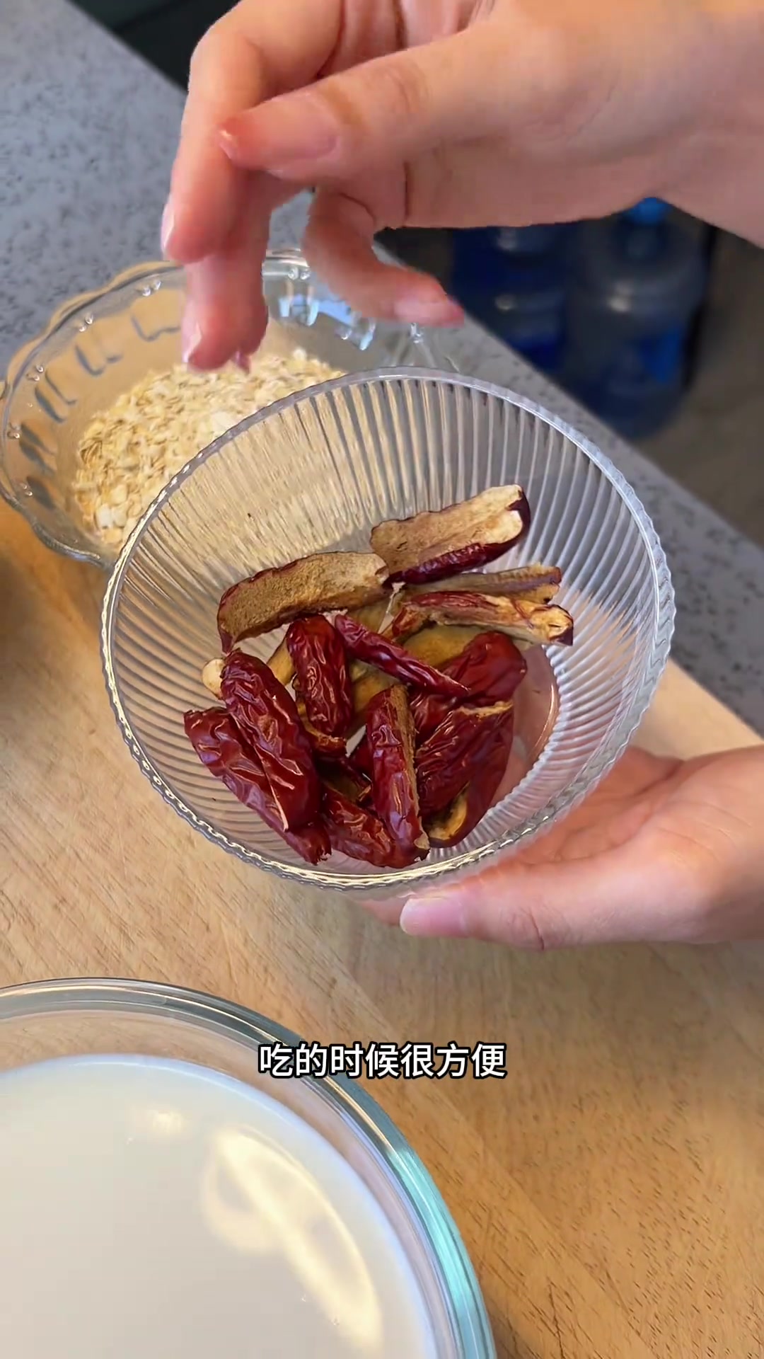 女生爱喝的红枣鸡蛋燕麦粥,减脂期早餐佳选
