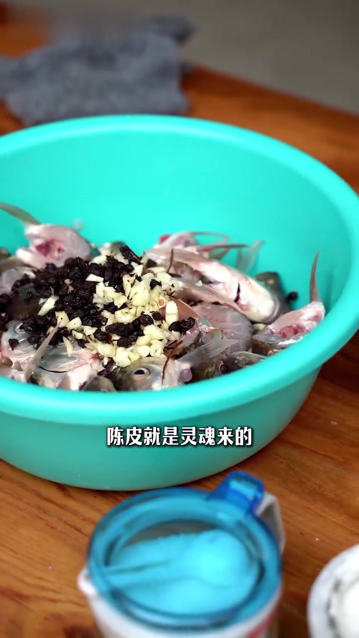 哇哦!没想到蒸鲮鱼咀能如此美味,仰望星空啊