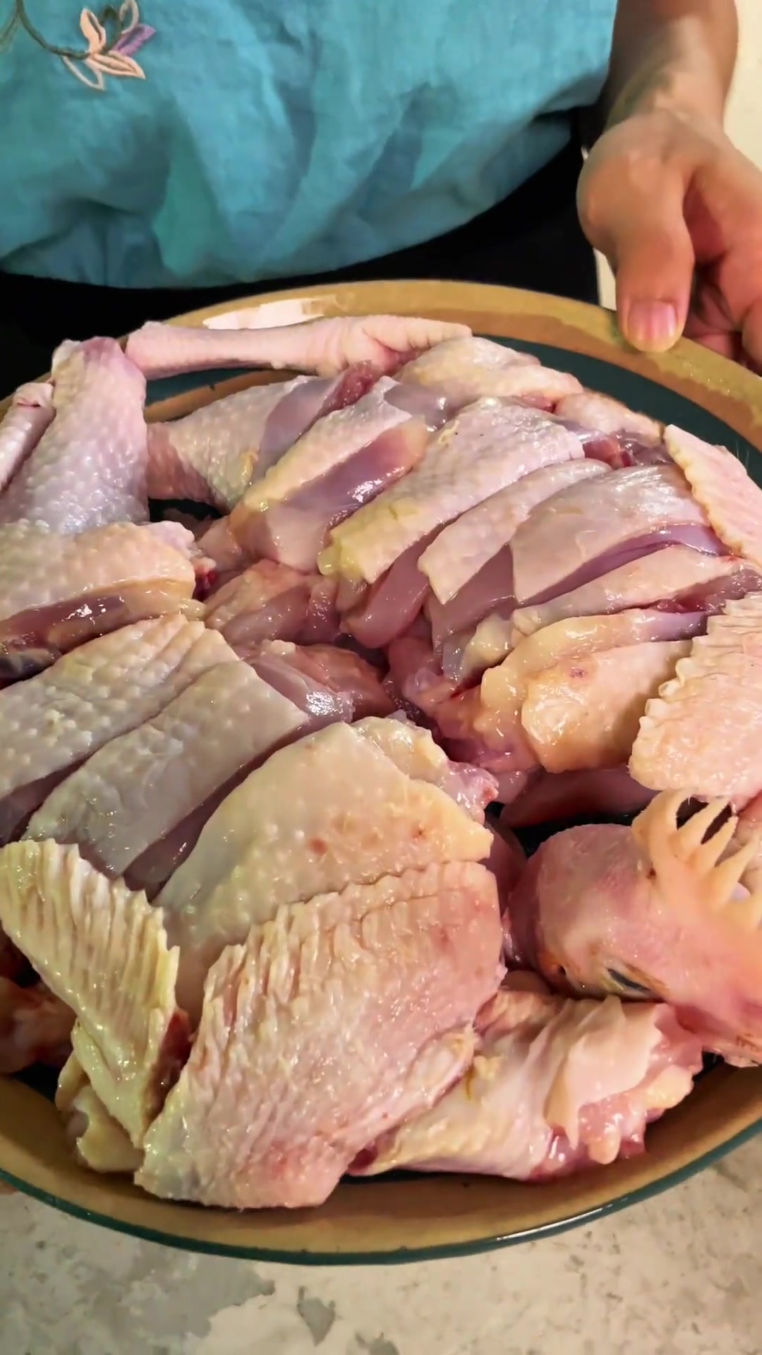 椰子鸡只有用海南文昌鸡做,才是最正宗的口感