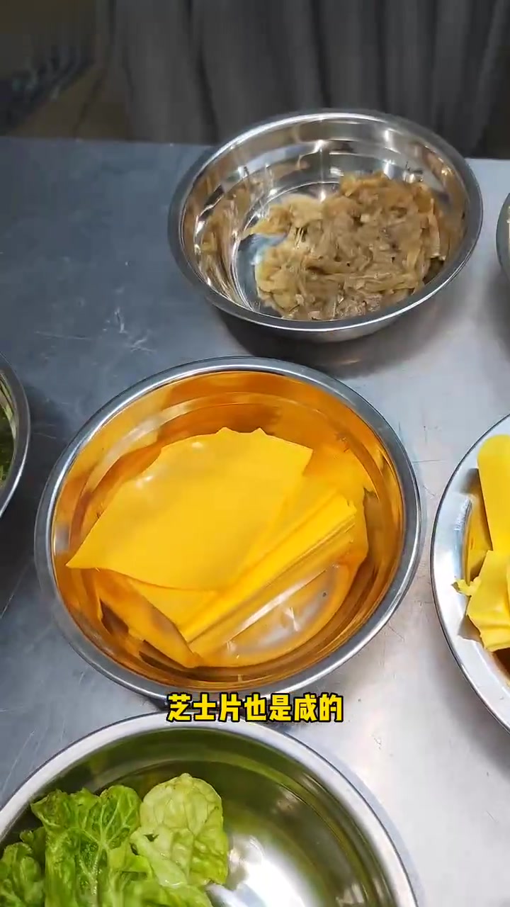 不会做汉堡?自制拉丝芝士汉堡教程来啦!