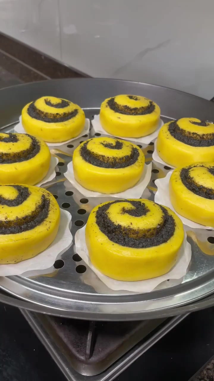 超级成功的南瓜黑芝麻卷