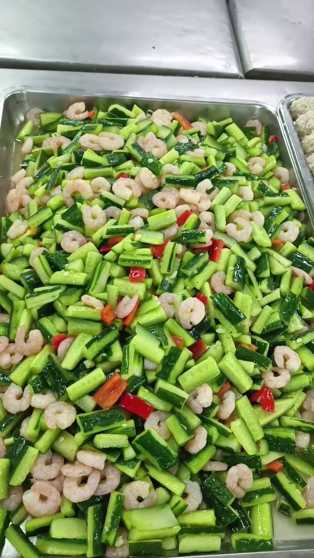 食堂菜品无需花里胡哨,注重搭配、颜色、荤素及改刀形状即可