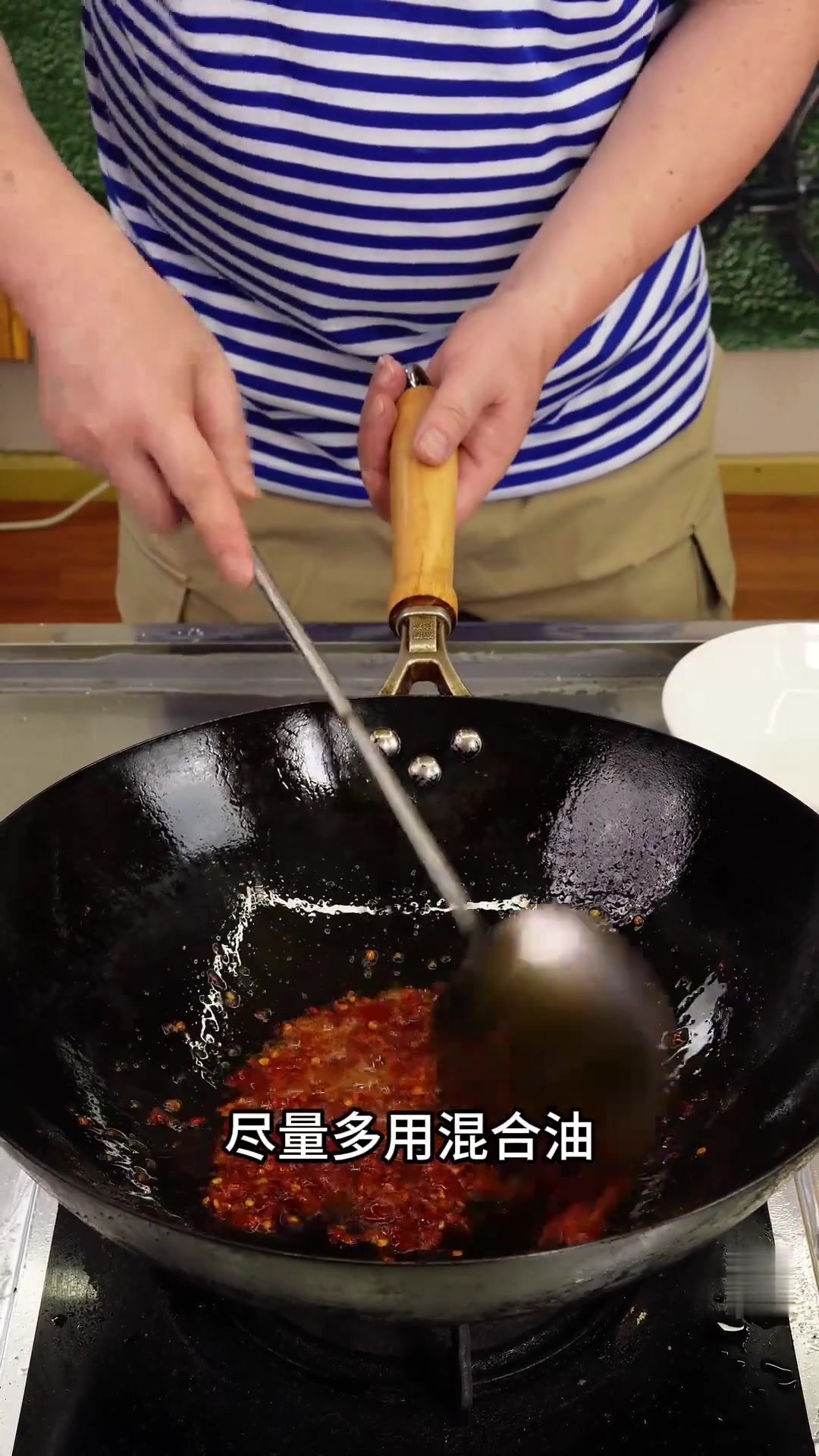 鳄笙炒肉丁家常做法,简单又安逸,下饭超香!