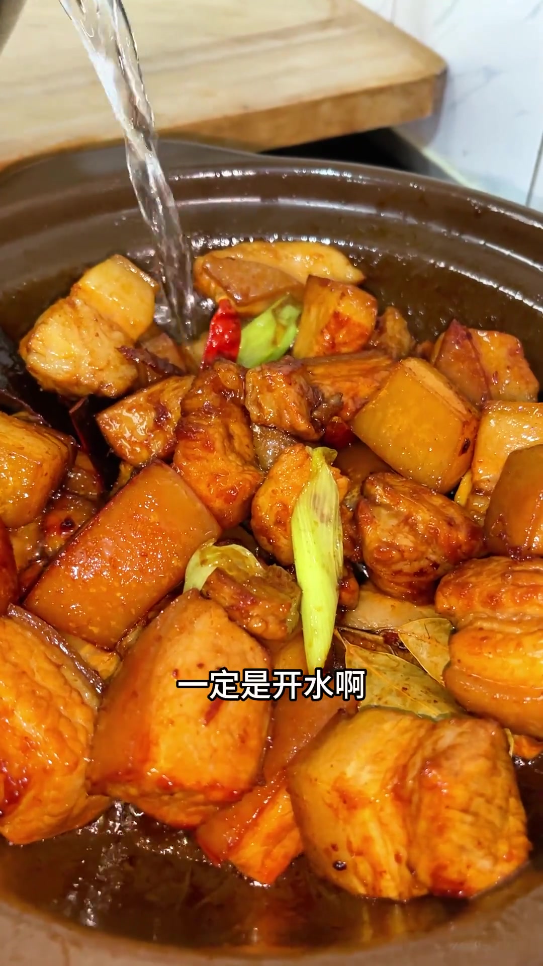 教儿子学做饭,红烧肉糯香,配米饭超绝!