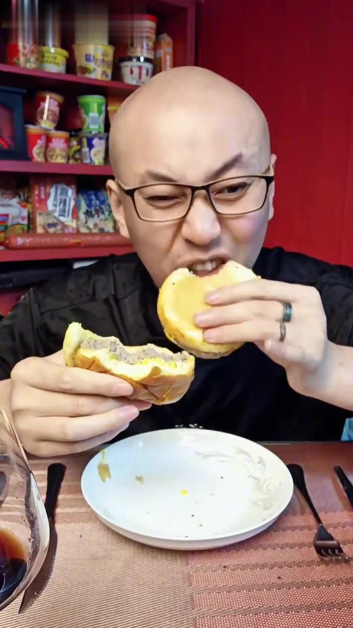 你觉得山姆汉堡好吃吗?