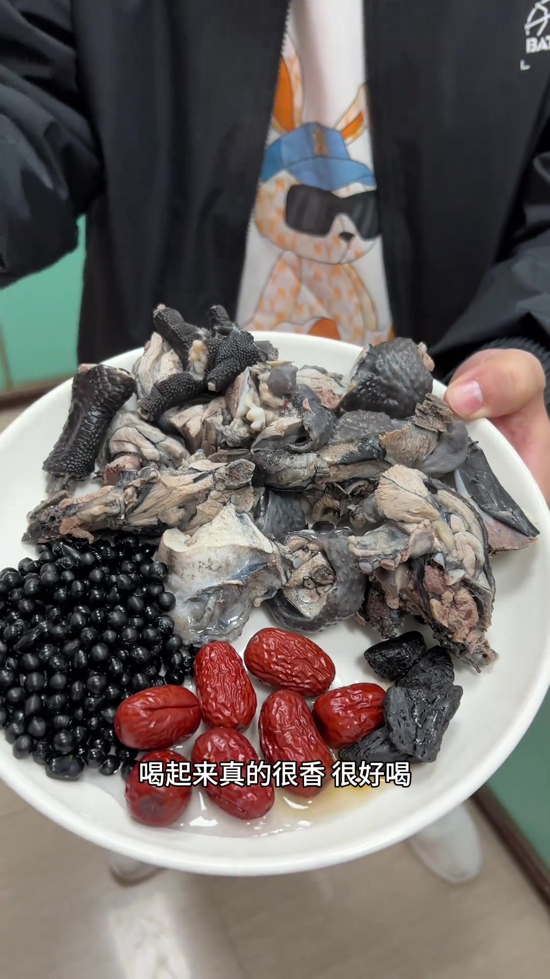 熟地黑豆乌鸡汤,味道香浓,超好喝