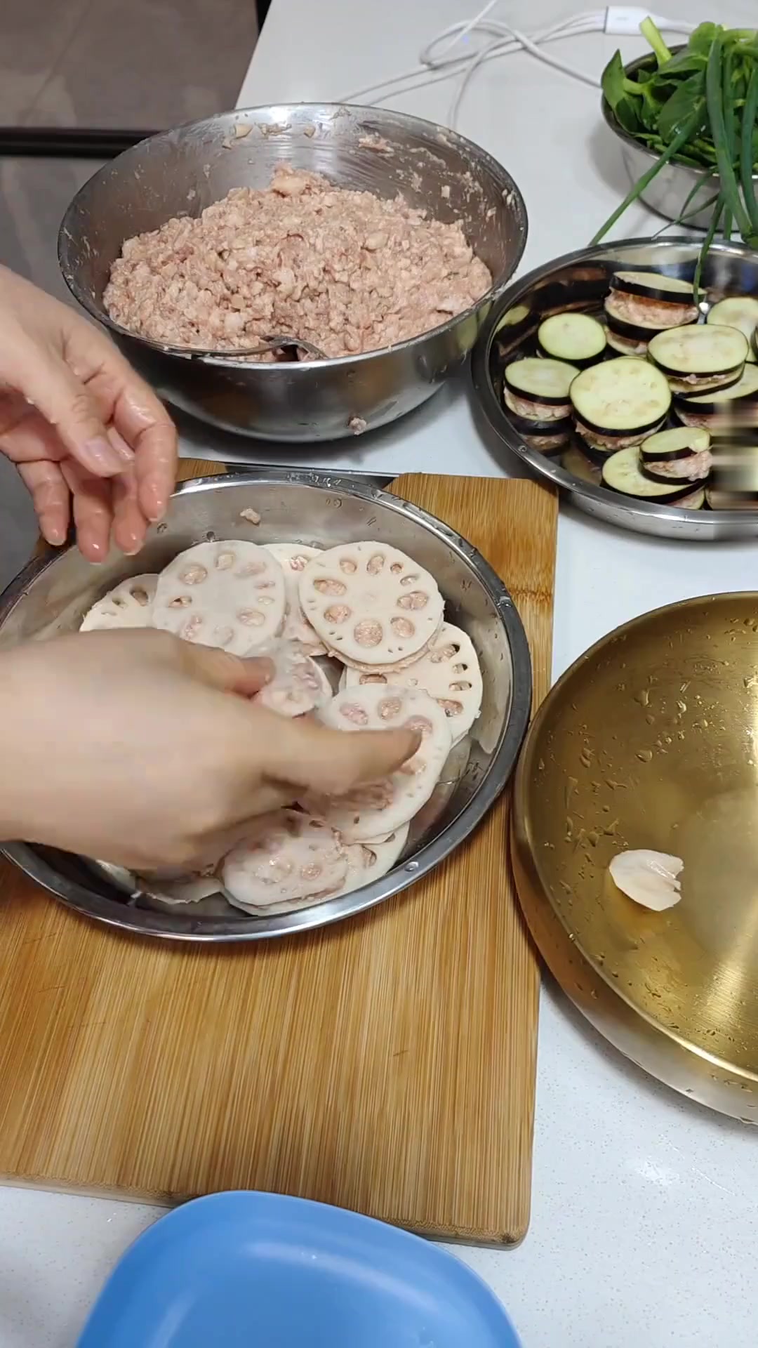家常饭菜：四喜丸子、炸藕夹、炸茄夹