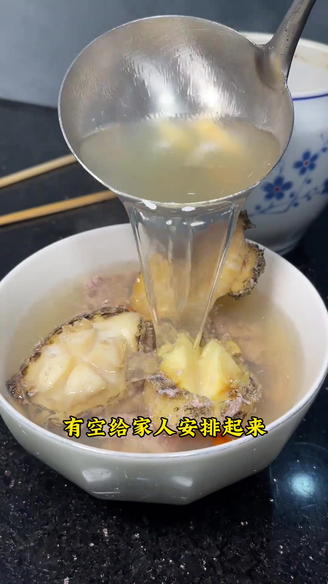 夏天必做家常菜鲍鱼煲肉汤,做法简单汤清肉嫩
