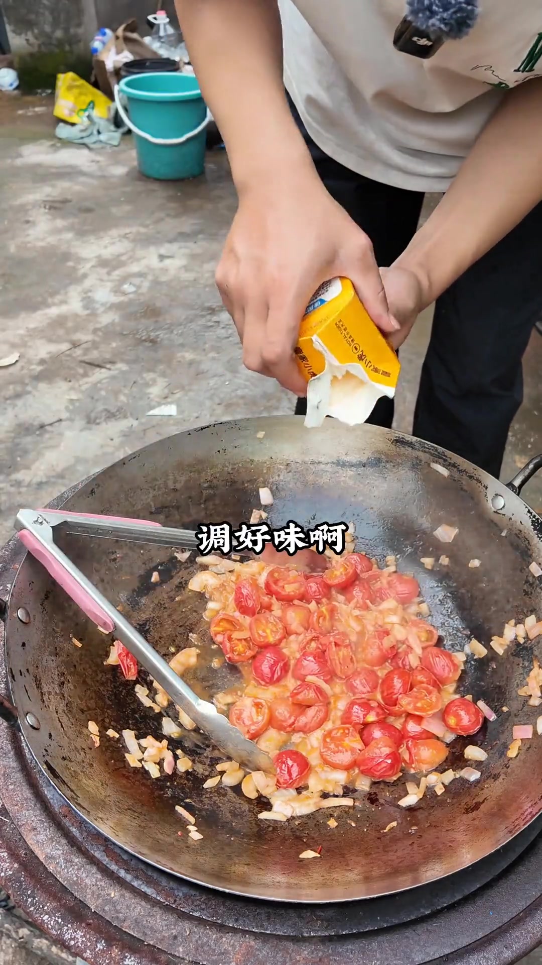 给没吃过海鱼的爷爷做金枪鱼和三文鱼，看他啥反应！