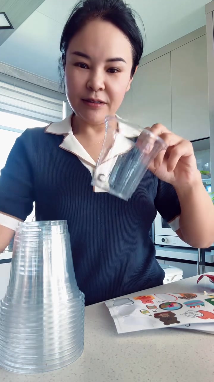 为养老院老人做秋天第一杯奶茶,超暖心!