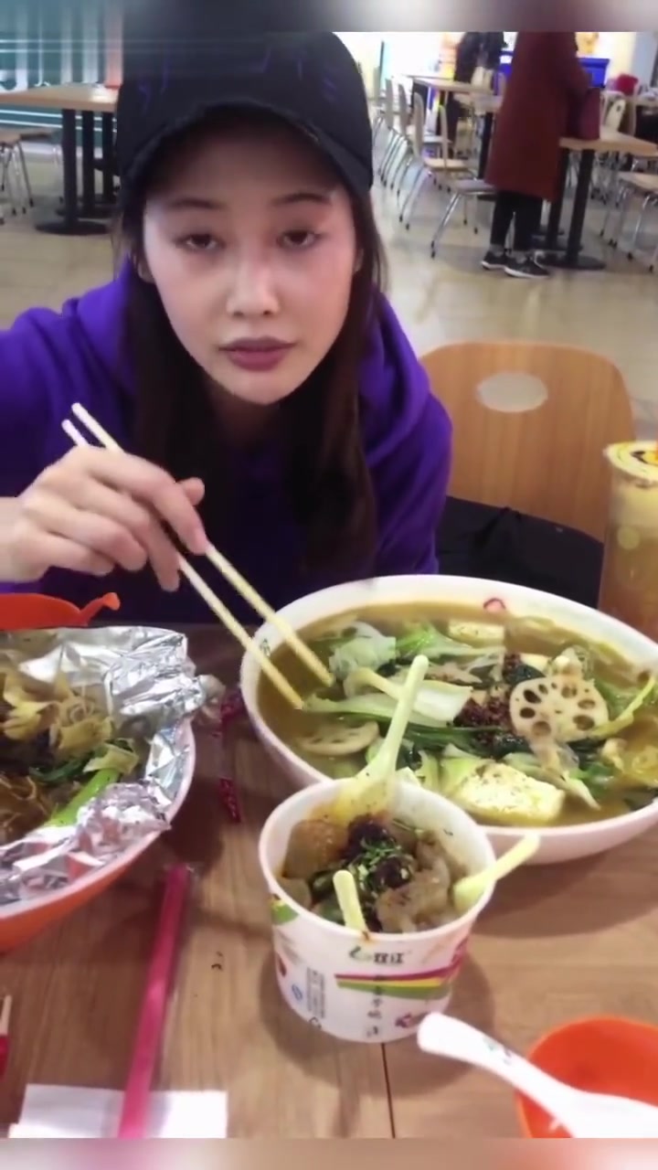 李纯旅顺吃播vlog:无名缘米粉等美食