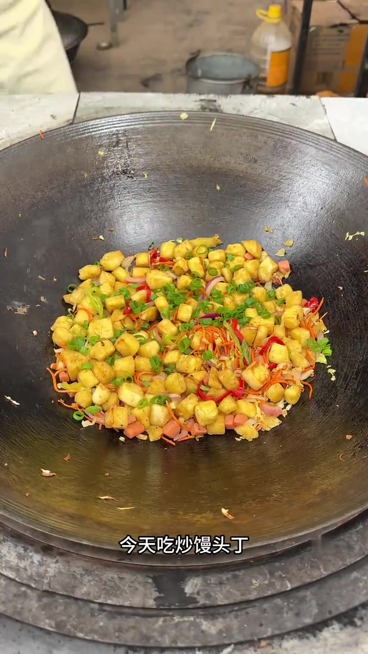 山西人的午饭秘籍!炒馒头丁做法超好吃,速来试试!
