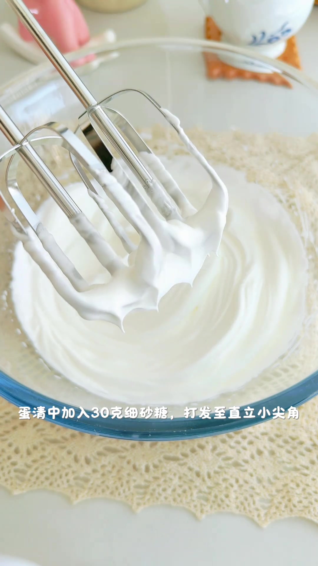 娃娃脸咸奶油蛋糕|复刻童年的味道Hi大家好,今天复刻了娃娃脸咸奶油蛋糕,可爱的造型,满满的