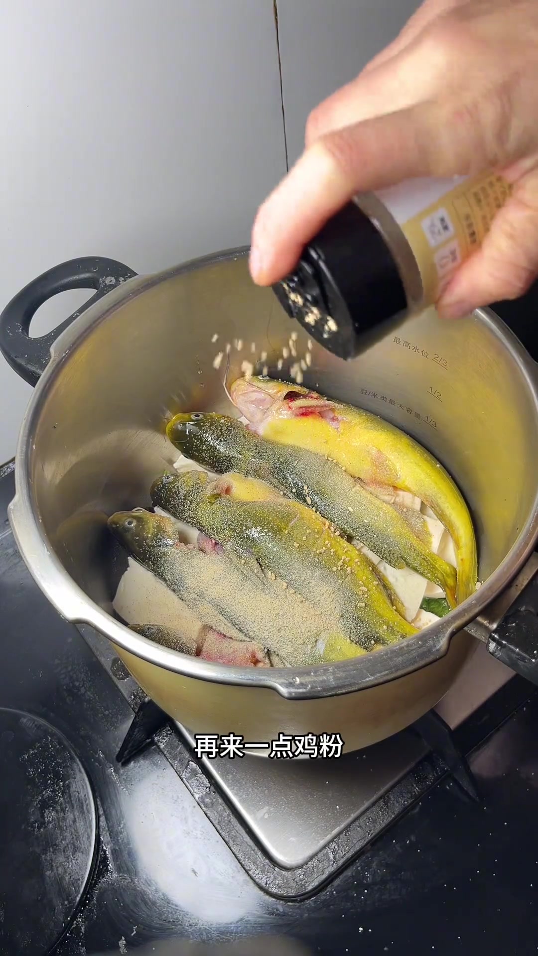 分享一道3分钟就能搞定的黄骨鱼焖豆腐,鲜嫩入味,又鲜又香,做法真的巨简单!