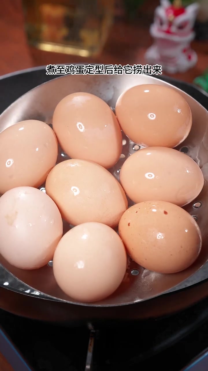 家人们我告诉你一个秘密 以后吃不完的鸡蛋不要只会水煮了 你可以像我这样做一道盐焗鸡蛋 比水
