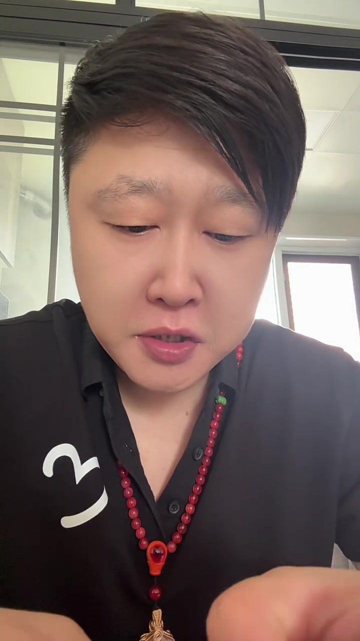 3个食品安全小技巧,买菜做饭少踩坑!每次逛超市、菜市场,总担心买错不新鲜的食材?记住这几个